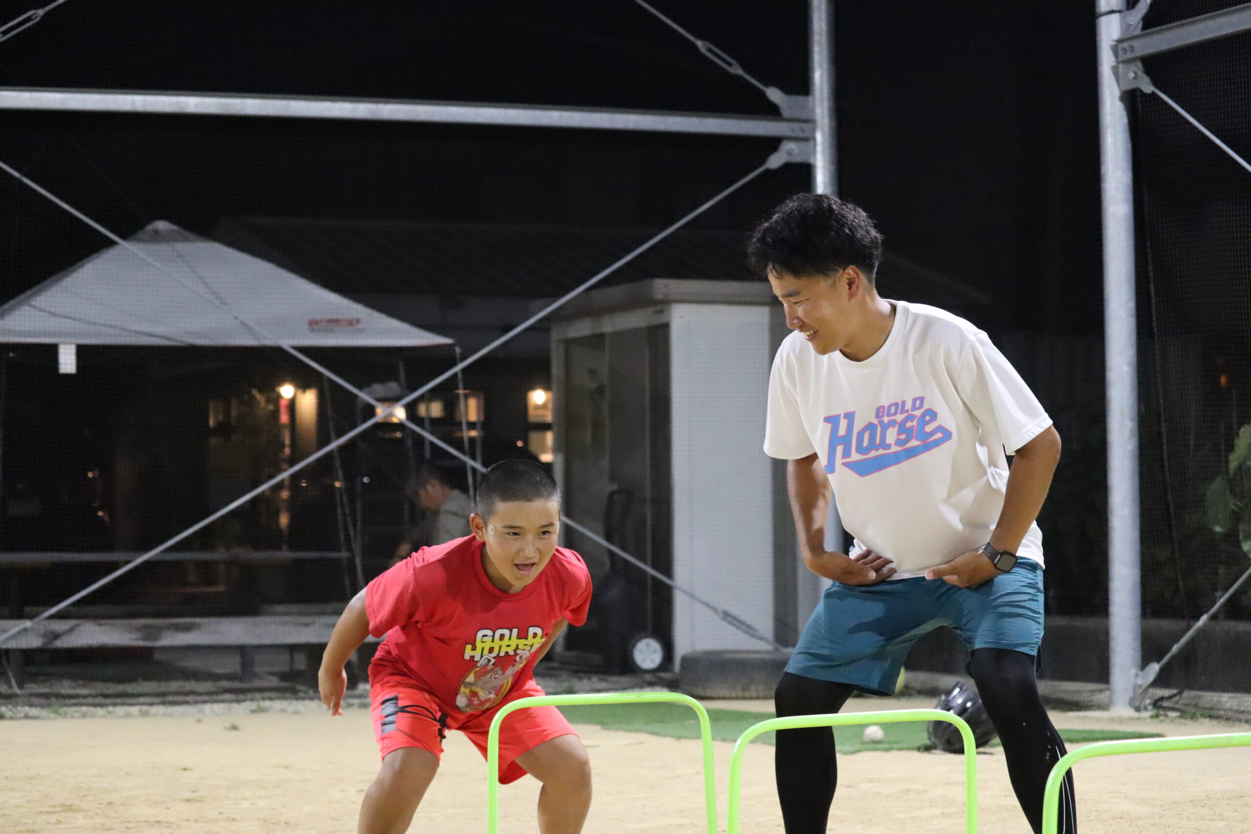 選手の身体の使い方を指導する様子
